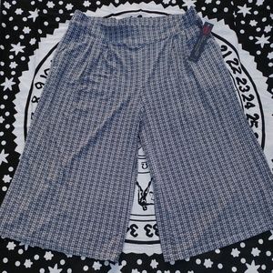 Khakis & Company Blue & White Gaucho Pants NWT Size Misses Medium